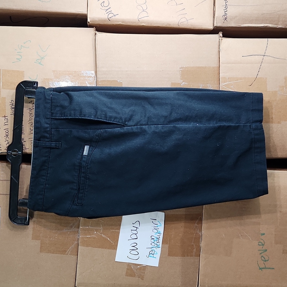 5/$25volcom Flat Front Black Basic Shorts - image 2